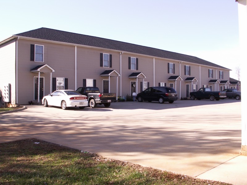 Cleveland Cardinal Court Apartments